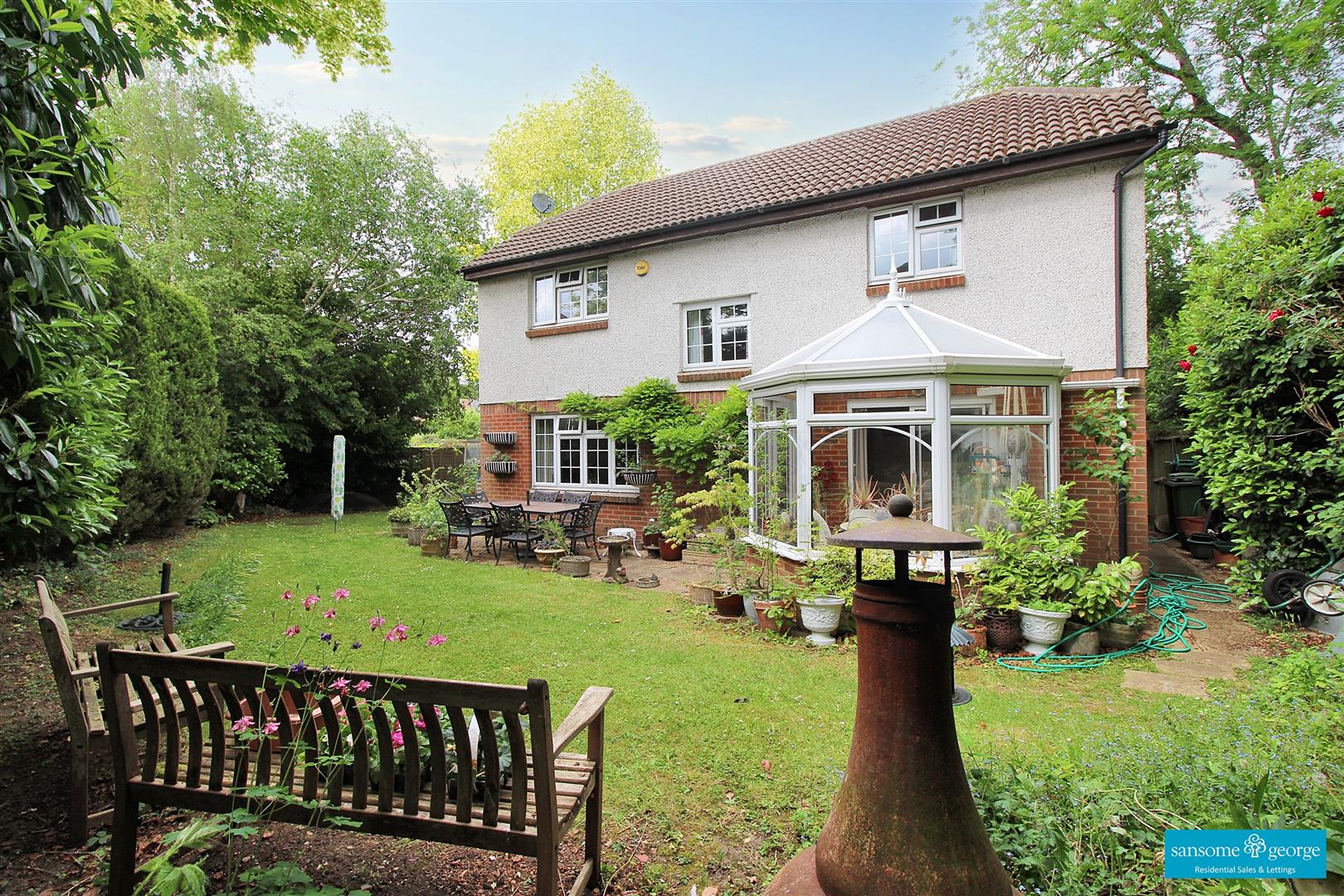 4 bed property in Simons Close, Reading